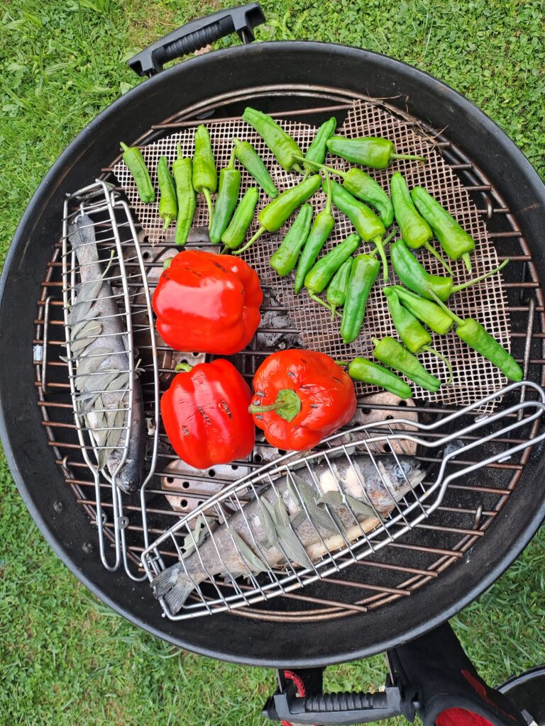 piementos de Padron na žaru